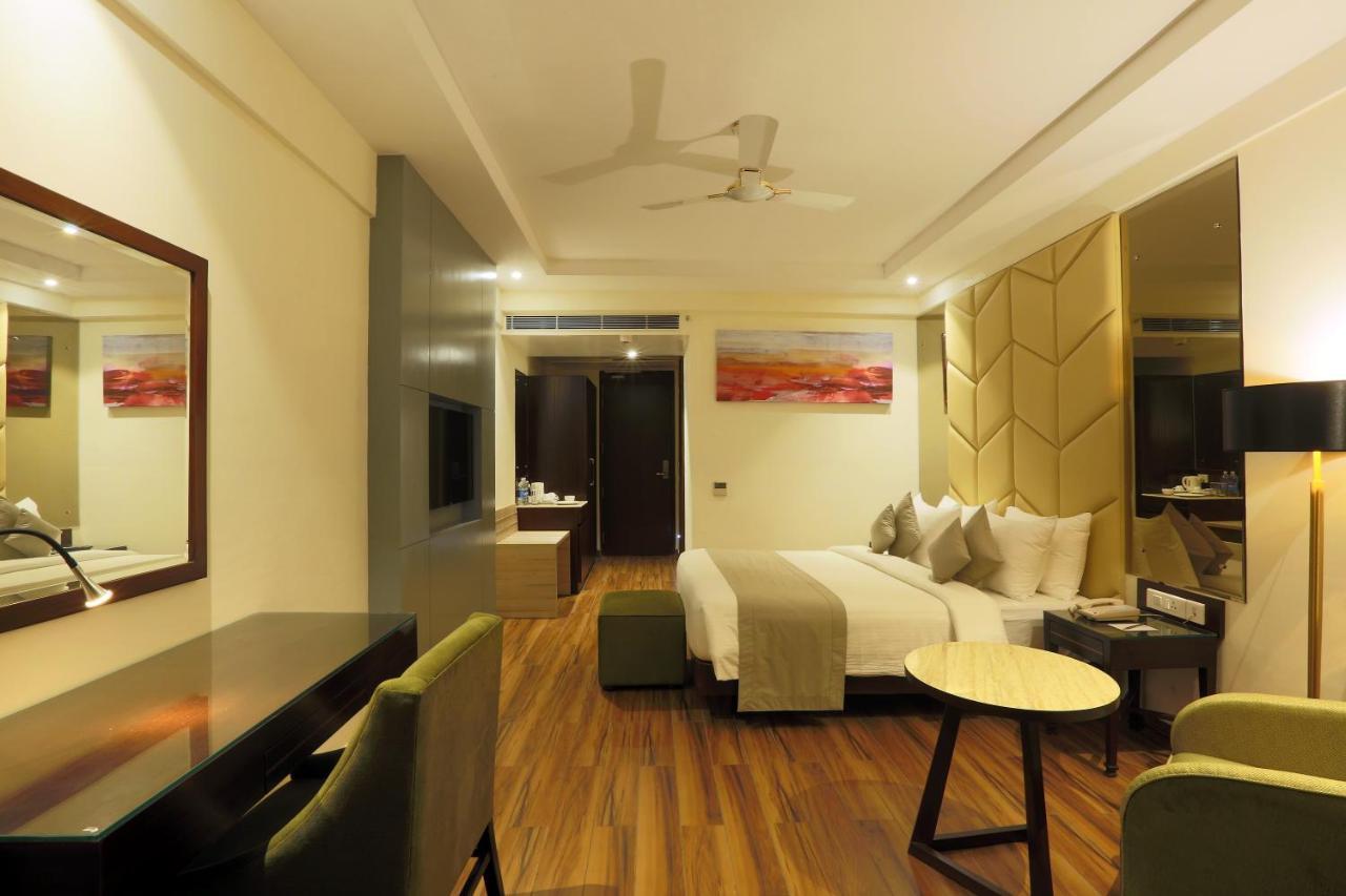 Resort The Lohias, Goa Candolim Bagian luar foto