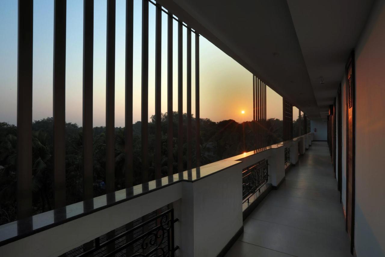 Resort The Lohias, Goa Candolim Bagian luar foto